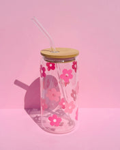 Load image into Gallery viewer, Pink Retro Daisy Glass Cup