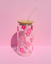 Load image into Gallery viewer, Pink Retro Daisy Glass Cup
