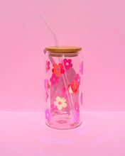 Load image into Gallery viewer, Holo Pink Retro Daisy Glass Cup
