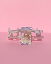 Load image into Gallery viewer, Blue Quartz Wavy Clip
